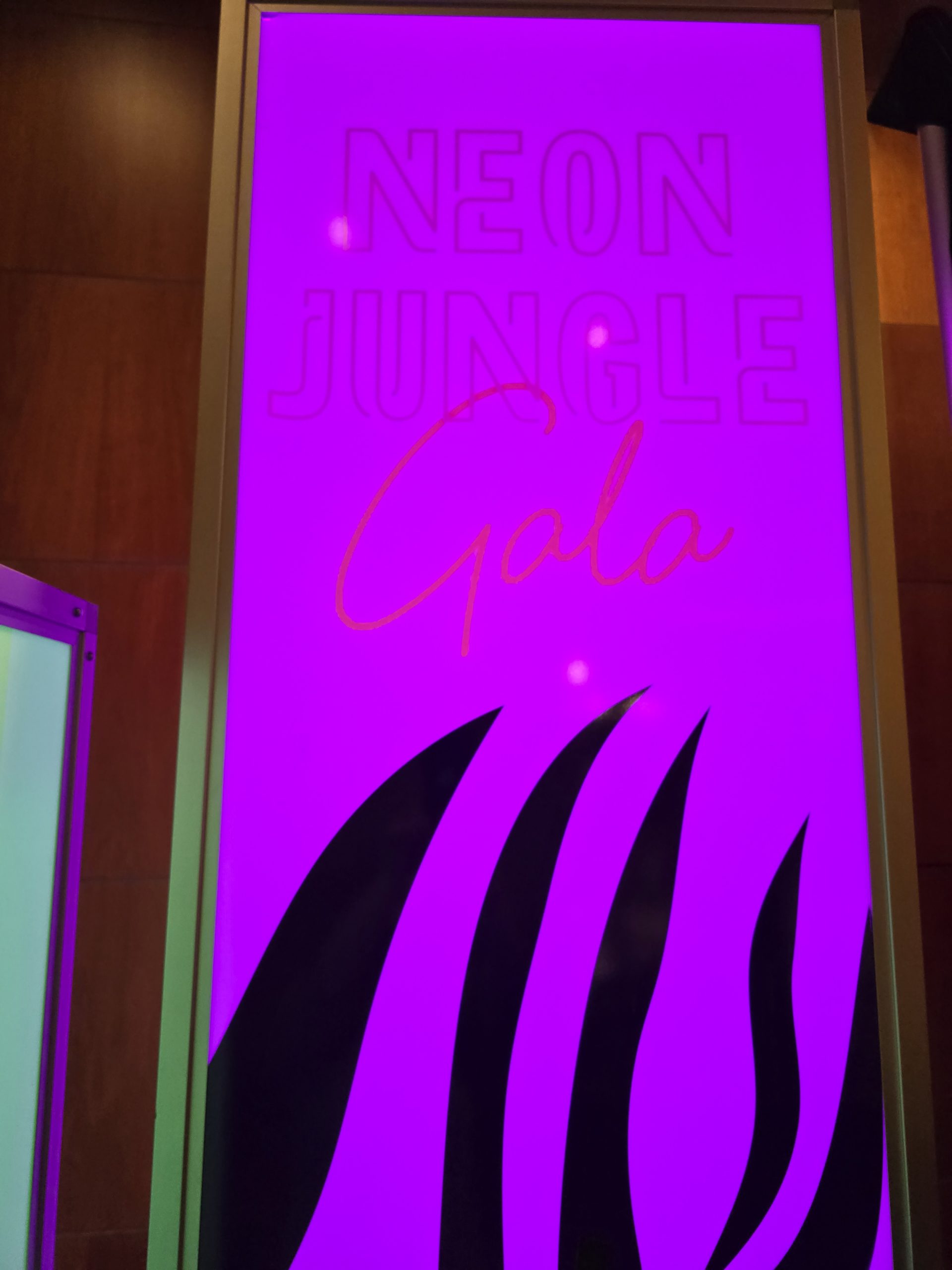 Neon Jungle Gala decor